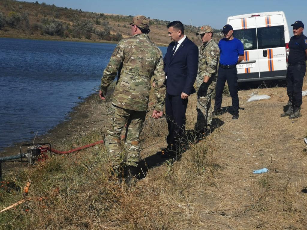 В озері Гарбовець в Молдові знайдені уламки ракети (ФОТО) 2