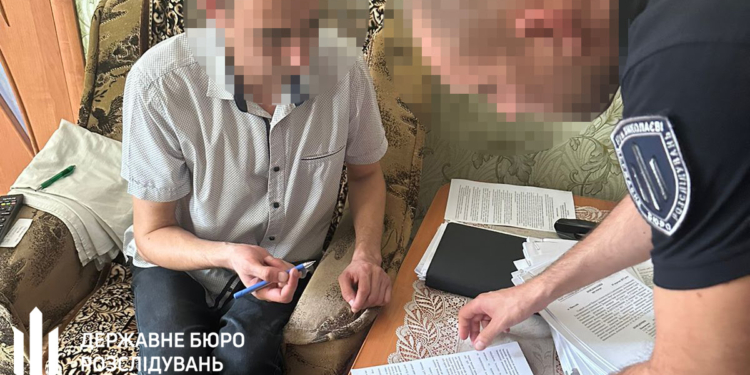 У Миколаєві викрили правоохоронця, який «зливав» конфіденційну інформацію ритуальному агентству (ФОТО)