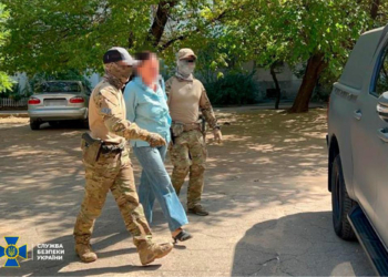СБУ викрила агентів ГРУ на оборонному заводі в Миколаєві – деякі консерви чекали команди роками (ФОТО, ВІДЕО)