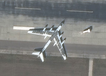 Росіяни на авіабазах в глибокому тилу обкладають літаки шинами. Експерти оцінили ефективність такого захисту (ФОТО)