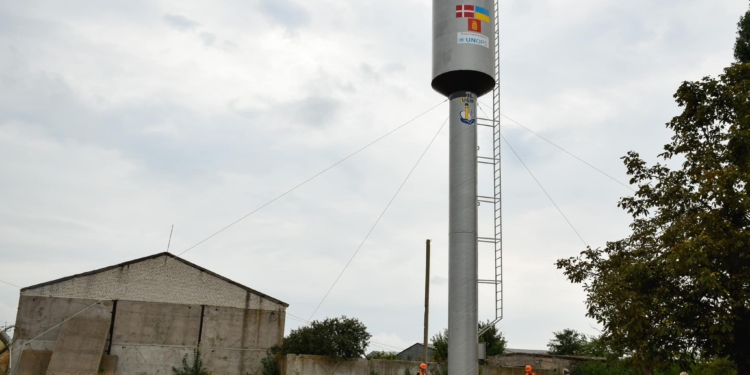 Замість пошкодженої росіянами: Данія з UNOPS встановили нову водонапірну вежу у Галицинівській громаді на Миколаївщині (ФОТО)