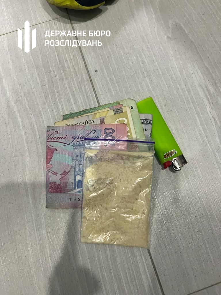 Посадовець Рівненського районного військкомату постачав наркотики своєму керівнику (ФОТО) 8