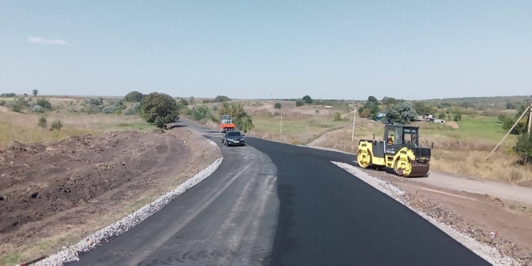 Минулого тижня ремонтні роботи велись на 7 ділянках місцевих автодоріг Миколаївщини (ФОТО)