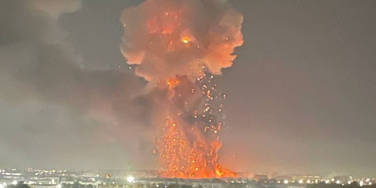 В Ташкенті на митному складі велика пожежа після потужного вибуху (ФОТО)