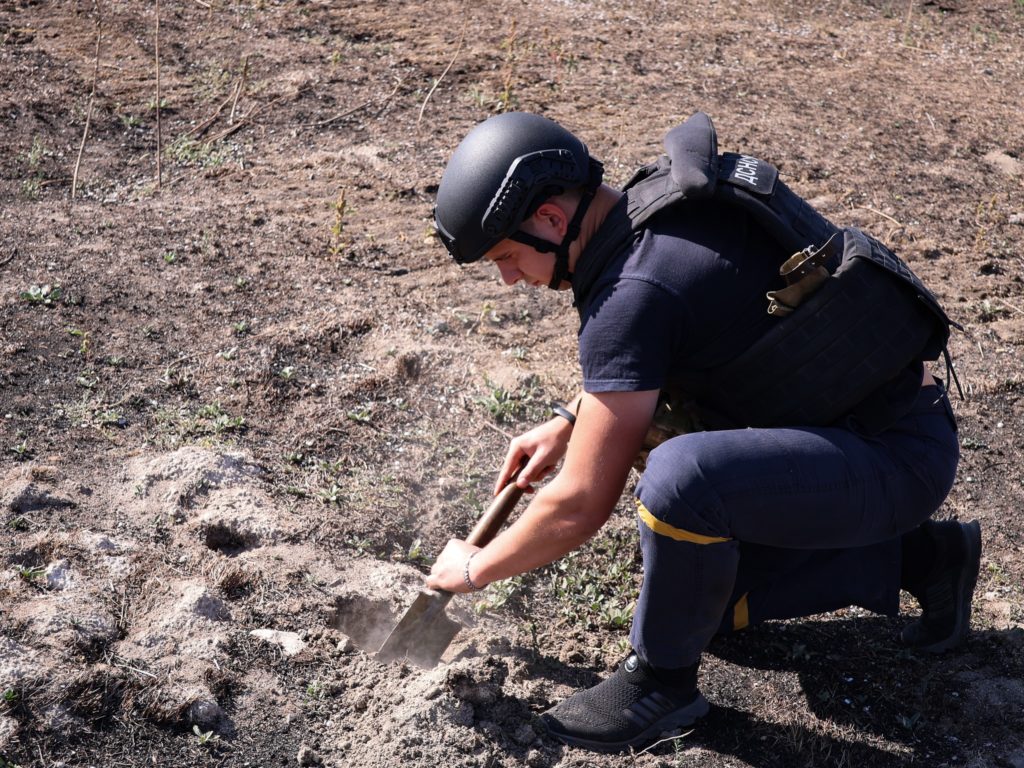 На Миколаївщині піротехніки ДСНС вже розмінували понад 5 тис.га (ФОТО, ВІДЕО) 12