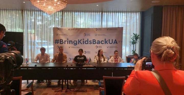 У Гаазі шестеро українських дітей розповіли європейським лідерам про перебування у російському полоні