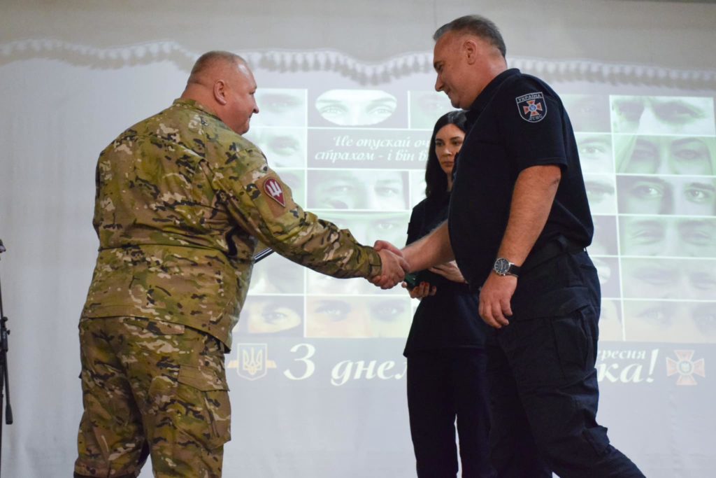 Сьогодні – День рятівника: як у Миколаєві напередодні вітали Героїв без зброї (ФОТО) 14