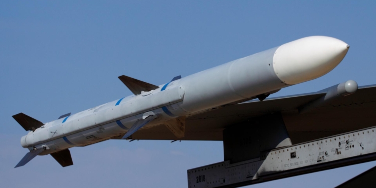 Пентагон замовив для України ракети середньої дальності AMRAAM