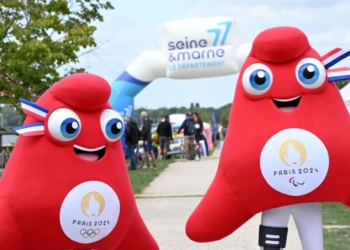 Російського прапора не повинно бути на Олімпійських іграх у Парижі, – Макрон