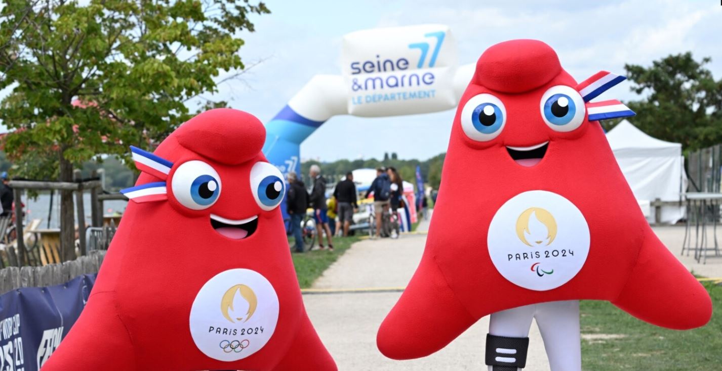 Російського прапора не повинно бути на Олімпійських іграх у Парижі, – Макрон