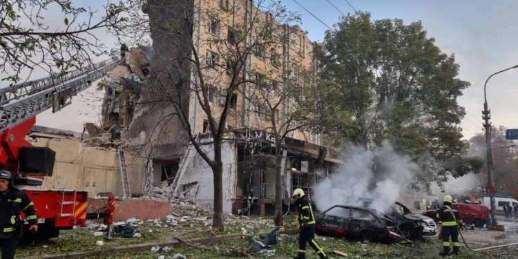 Нічна російська атака: вибухи лунали в Києві, Харкові, Хмельницькому, на Львівщині, в Черкасах. Є постраждалі (ФОТО)