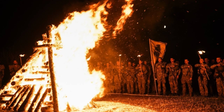 Бійці полку «Азов» в день осіннього рівнодення вшанували полеглих побратимів (ФОТО)