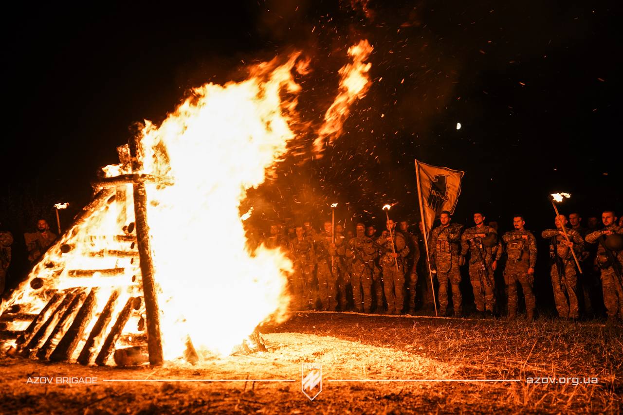 Бійці полку «Азов» в день осіннього рівнодення вшанували полеглих побратимів (ФОТО)