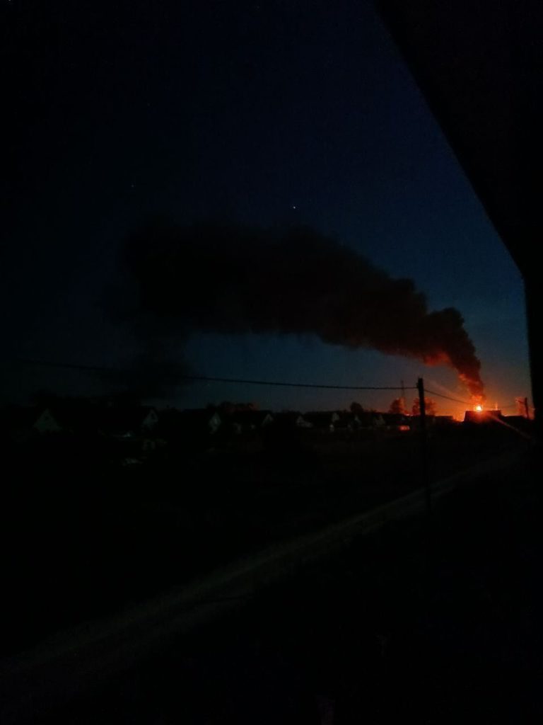 В Брянській області горить підстанція. Ніби через атаку ЗСУ (ФОТО) 2