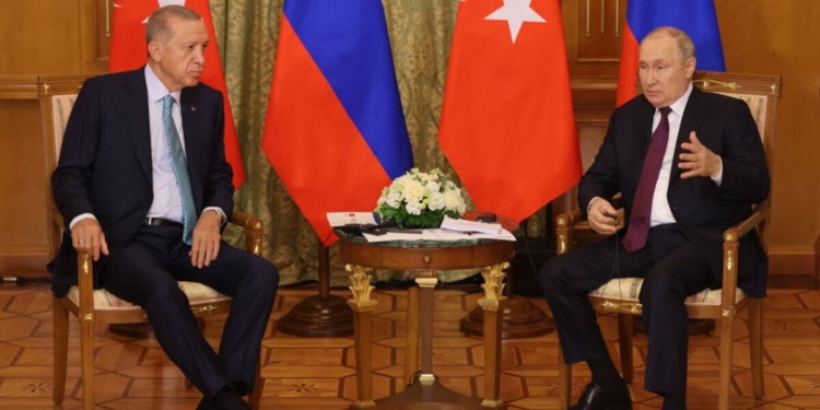 Без любові. Ердоган застряг у трикутнику з Росією і НАТО, – Bloomberg