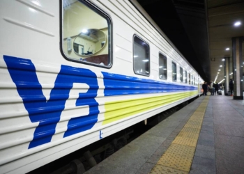 Через ворожий обстріл рух поїздів між Миколаєвом та Херсоном обмежений