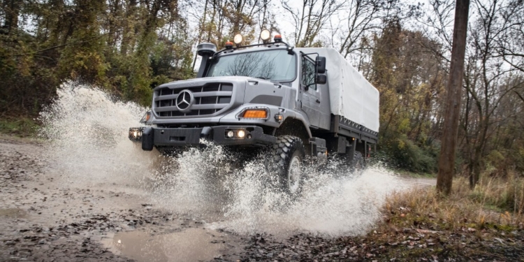 Компанія Mercedes-Benz поставила для ЗСУ понад 100 позашляхових вантажівок Zetros