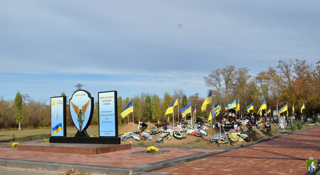 В  Южноукраїнську встановили пам’ятну стелу на честь загиблих в російсько-українській війні військових (ФОТО)   2