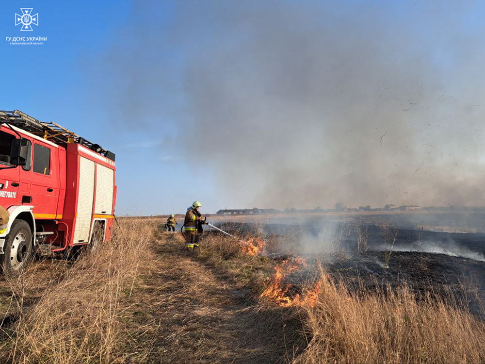 З 21 пожежі за добу на Миколаївщині одна виникла через російські обстріли (ФОТО) 2