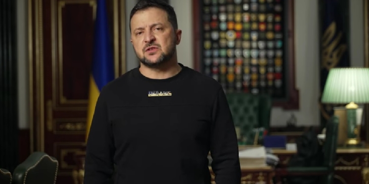 «Виграти цю зиму, пройти складнощі та дати захист людям» – звернення Зеленського (ВІДЕО)