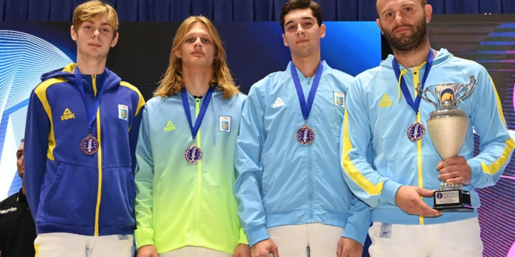 Рапірист з Миколаєва Максим Коржовий разом з колегами по команді здобув «бронзу» командного Кубку Європи з фехтування