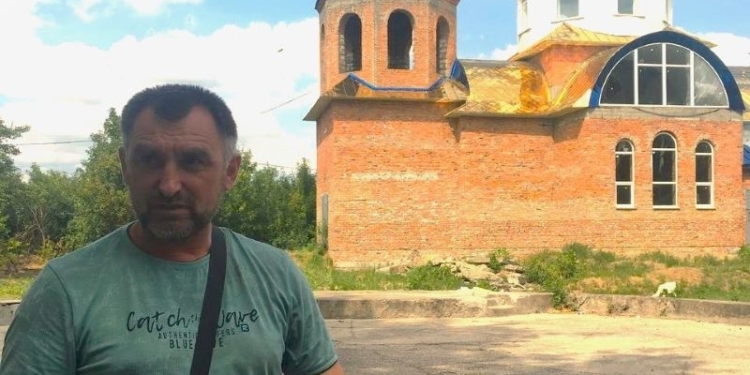 «Вони кочівники, в них немає родинного розуміння». Священик з Котляреве на Миколаївщині – про артобстріли, визволення односельців з російського полону і сутність окупантів (ФОТО, ВІДЕО)