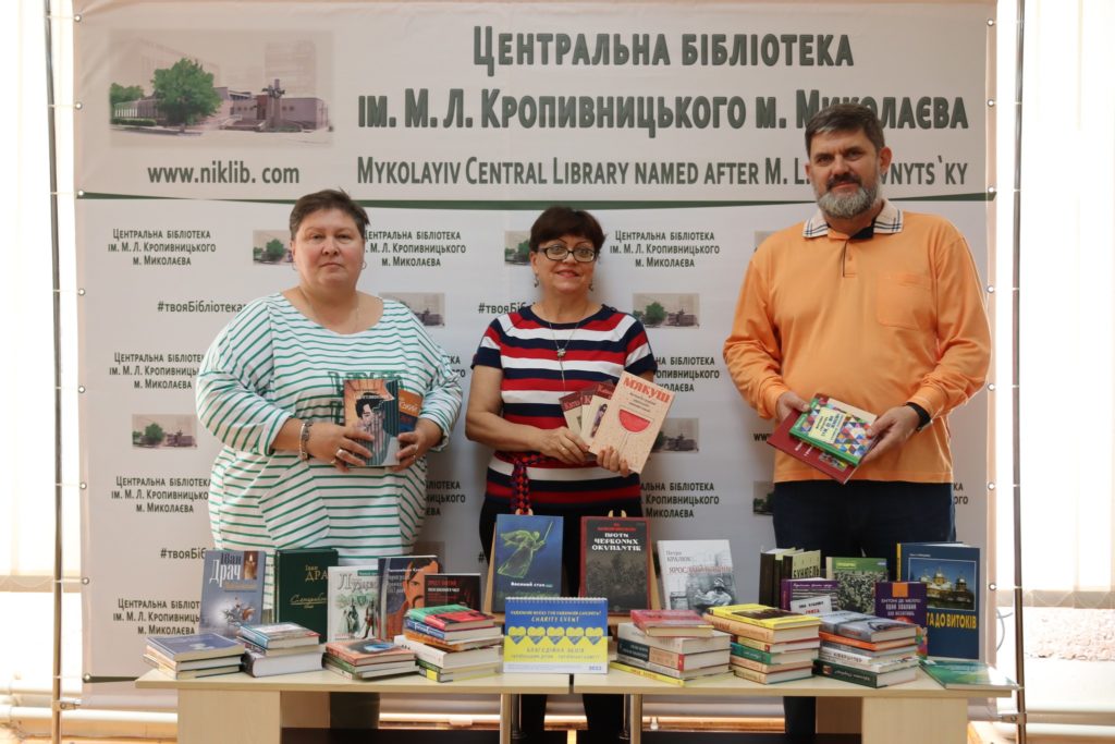 «Українським дітям – українську книгу»: Центральна міська бібліотека Миколаєва поповнилась книжками (ФОТО) 2