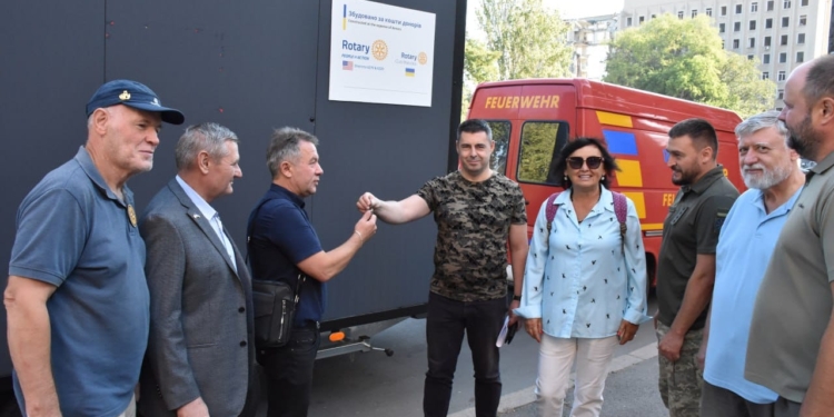 Снігурівка на Миколаївщині отримала мобільну амбулаторію від благодійників (ФОТО)