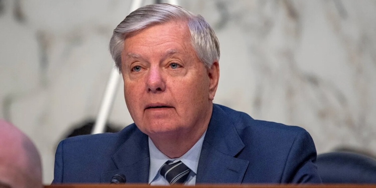 Відмова від допомоги Україні матиме вдесятеро гірші наслідки, ніж виведення військ США з Афганістану, – сенатор Грем