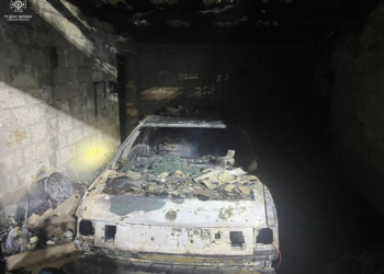 В Миколаєві на пожежі загинула жінка, в Первомайську горів гараж