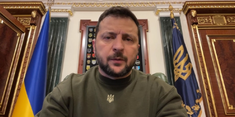 «Дякую тим, хто міцно тримає позиції, хто потужно знищує логістику та бази окупантів на нашій землі» – Зеленський провів Ставку (ВІДЕО)