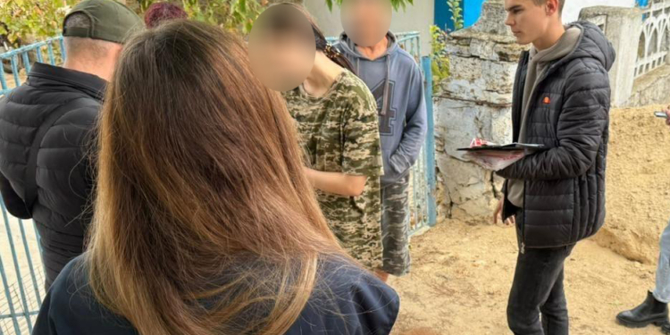 Продавала неіснуючі вишиванки: на Миколаївщині кіберполіція викрила 18-річну онлайн-шахрайку (ФОТО)