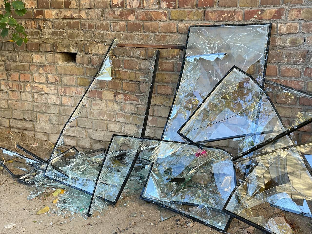 Нічними вибухами внаслідок російської ракетної атаки на Миколаїв вибиті вікна у 8 будинках – мер (ФОТО)