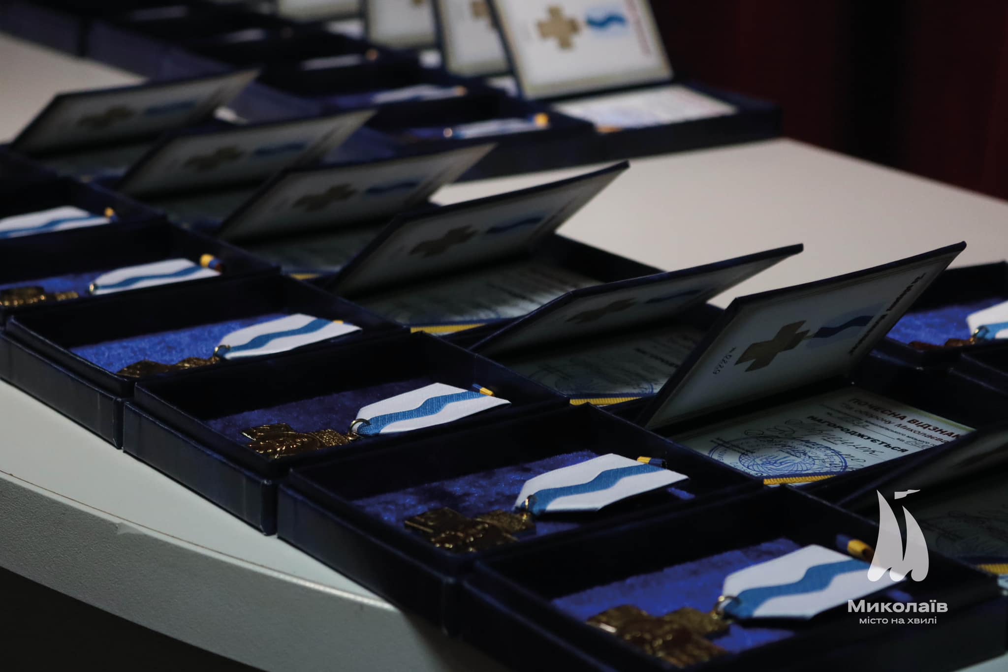 Шануємо Героїв: у Миколаєві вручили відзнаки за оборону міста (ФОТО)