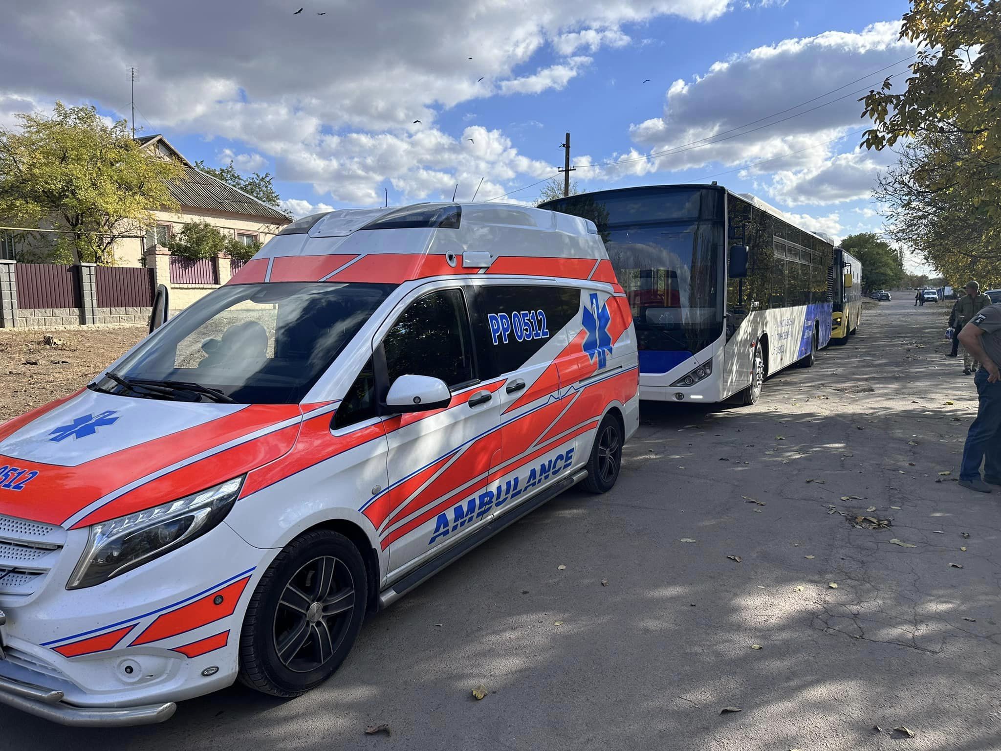 Через російській обстріли на Миколаївщині довелося вдруге евакуйовувати постояльців психоневрологічного інтернату (ФОТО)