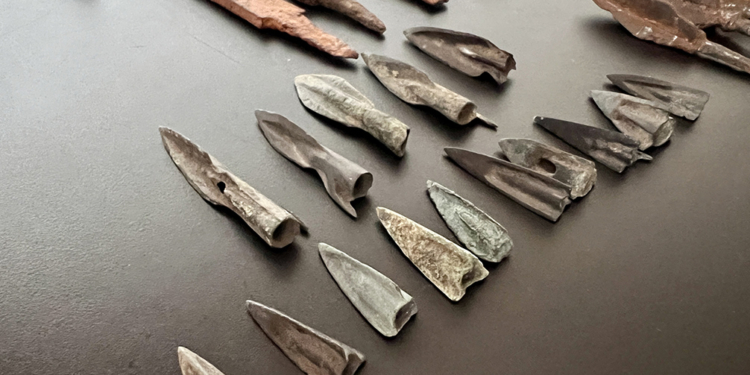 Цьому місце у Музейному фонді України: київські митники затримали сотню археологічних знахідок VIII ст до н.е. – ХІІІ ст н.е. (ФОТО)