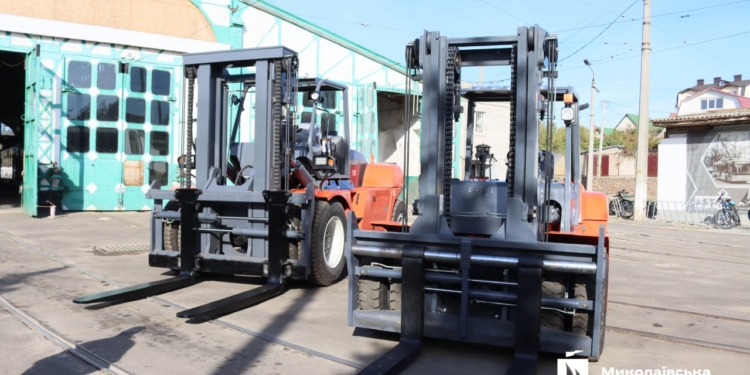 «Миколаївелектротранс» отримав два сучасні автонавантажувачі від UNOPS (ФОТО)
