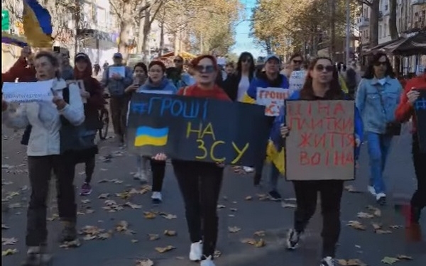 У Миколаєві вимагали від влади віддати гроші на ЗСУ (ФОТО, ВІДЕО)