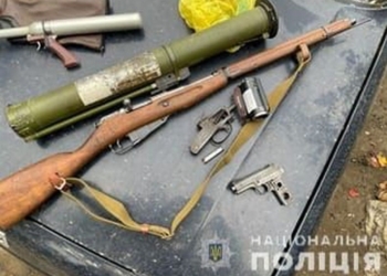Зброя на руках. В Миколаєві затримали чоловіка з рушницями і гранатами (ФОТО)