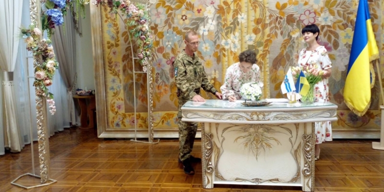 До Дня захисників і захисниць України: у Палаці урочистих подій Миколаєва провели особливі весільні церемонії для військовослужбовців (ФОТО)