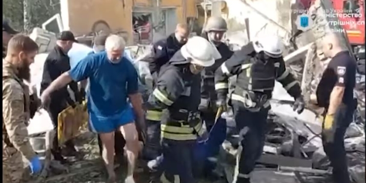 В селі Гроза, куди вдарила ракета, на поминках загинуло півсела (ВІДЕО)