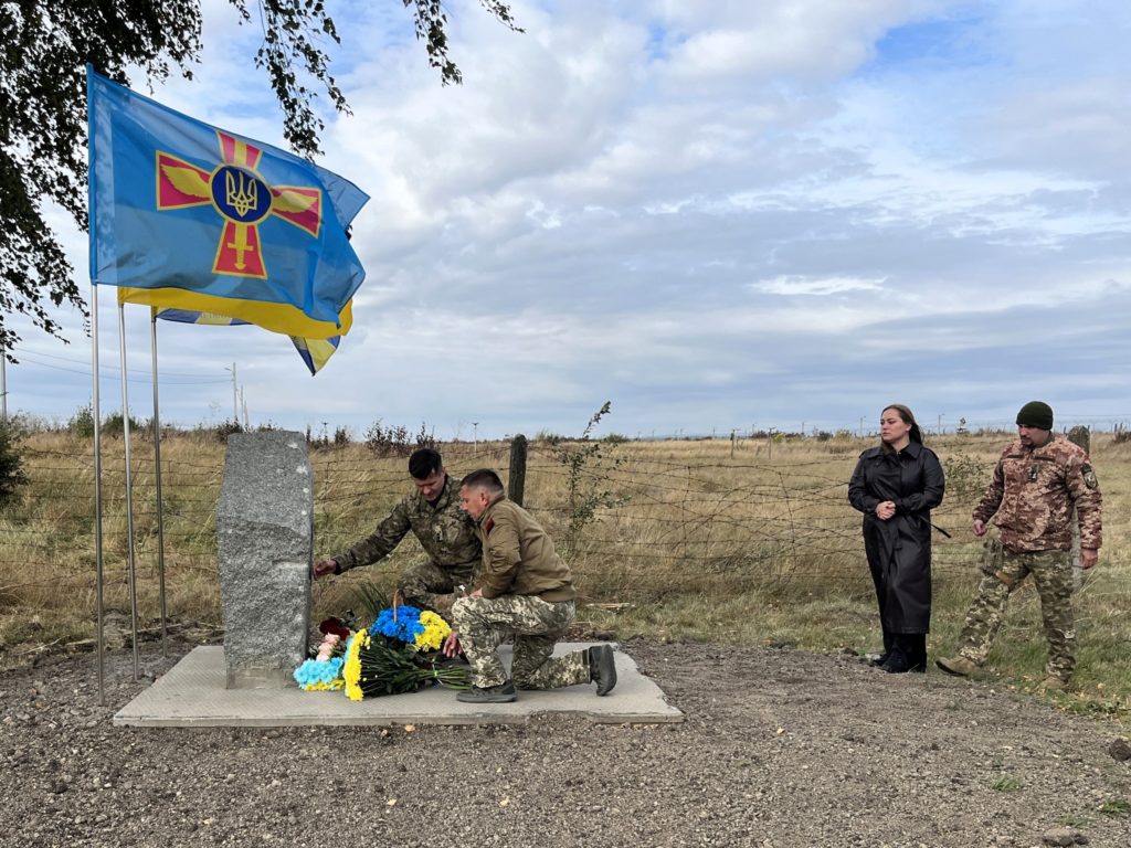 Поблизу Старокостянтиніва відкрили пам’ятник льотчику миколаївської бригади (ФОТО) 6