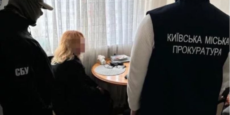 Вона працювала на Азарова. СБУ викрила київську чиновницю, яка була підпільною пропагандисткою (ФОТО, ВІДЕО)