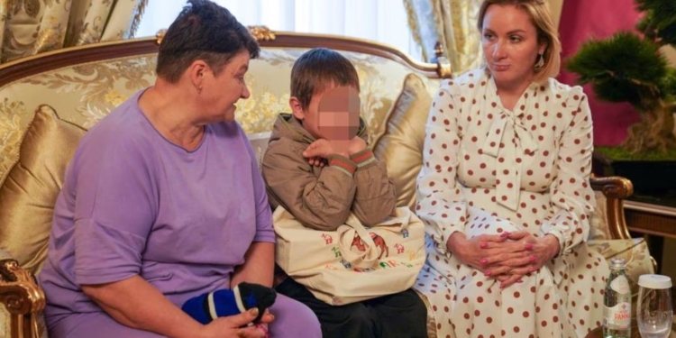 Катар став посередником з повернення українських дітей з території РФ – перші 4 дитини на шляху додому