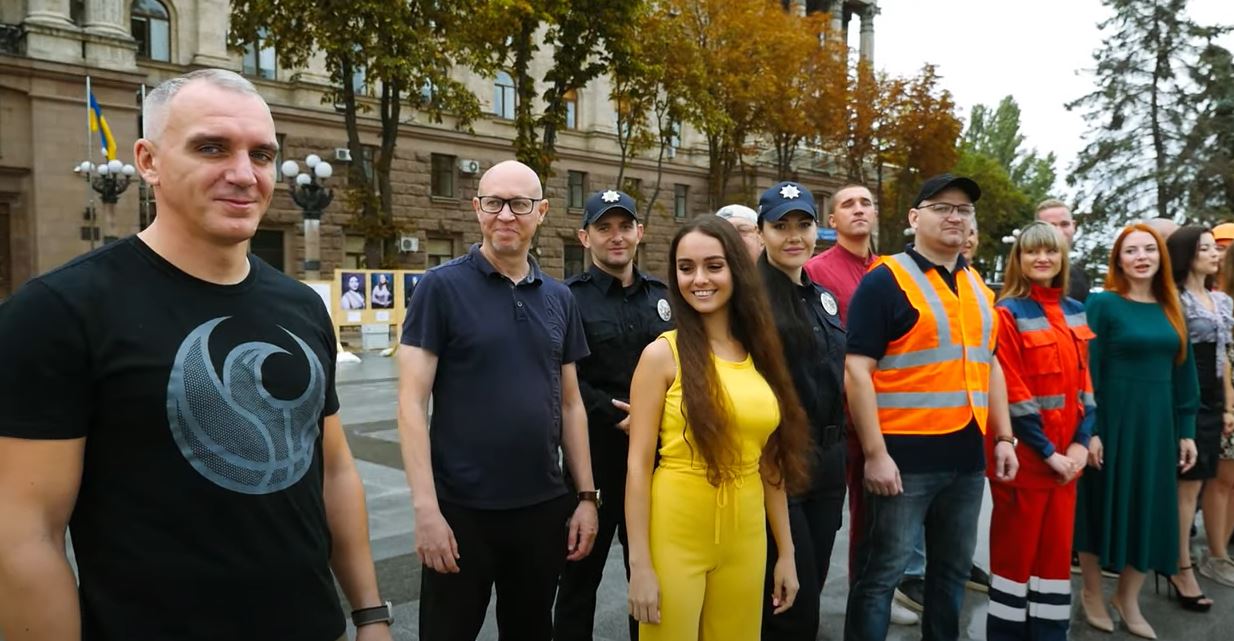 Кого б закопати, щоб довго шукати, але з піснею. В Миколаєві готуються до виборів? (ВІДЕО)