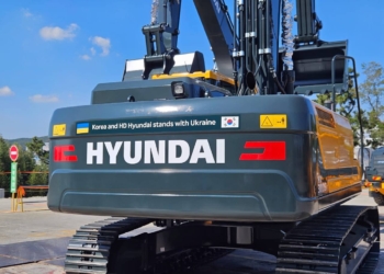 Корейська компанія HD Hyundai Construction відправила Миколаївщині будівельну техніку (ФОТО)