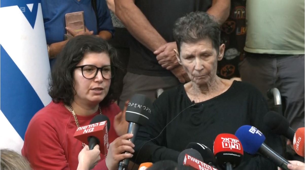 Звільнена ХАМАС 85-річна ізраїльтянка розповіла про пережите (ФОТО, ВІДЕО)