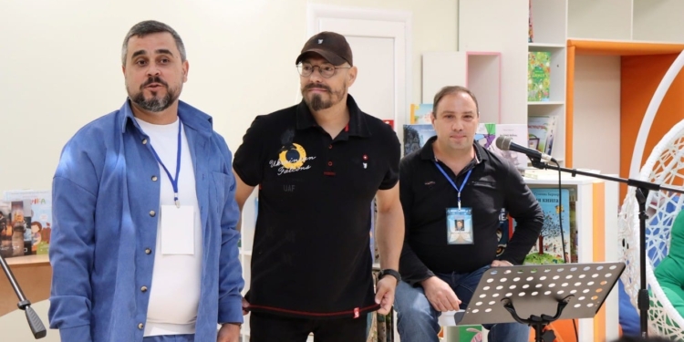 «Homo Ludens-2023» у Миколаєві: літературна сцена з театральним митцем, продюсером і волонтером Михайлом Журавлем (ФОТО)