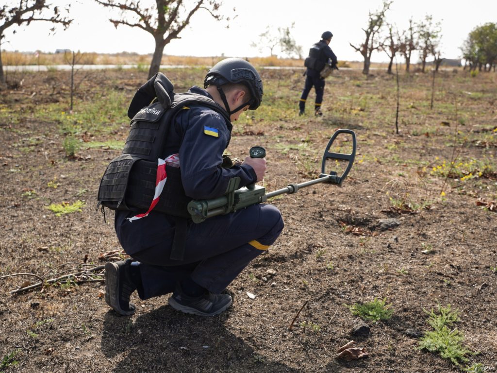 Розмінування Миколаївщини: піротехніки ДСНС вже знищили майже 20 тисяч російських боєприпасів, зокрема 57 авіабомб (ФОТО, ВІДЕО) 4