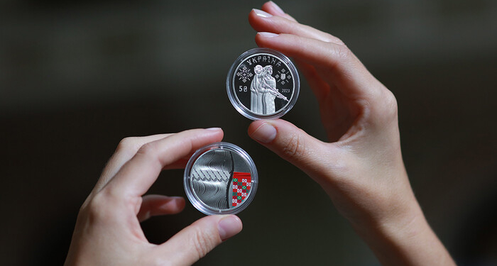 Нацбанк презентував монету “Захисниці” (ФОТО)